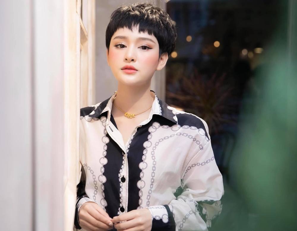 Hiền Hồ xưa nay được gắn với hình ảnh mái tóc ngắn đầy cá tính. Ảnh: Internet