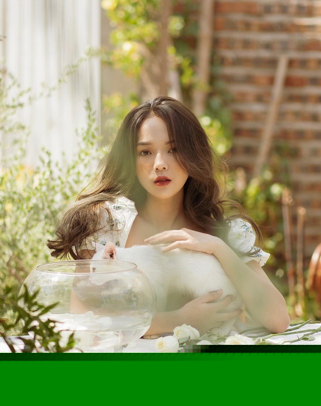 Nữ sinh khoa Triết giải khát giữa đường chạy nổi khắp MXH bởi visual tựa tiên nữ - Ảnh 4 Nữ sinh khoa Triết giải khát giữa đường chạy nổi khắp MXH bởi visual tựa tiên nữ - Ảnh 4