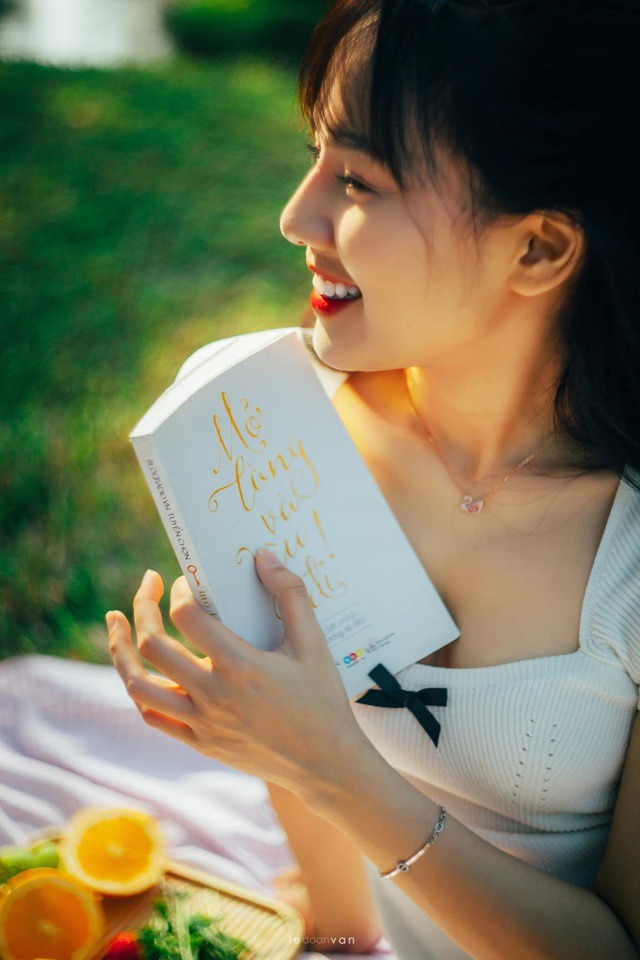 Diện mạo xinh đẹp ngoài đời của Quỳnh Trang. Ảnh: FBNV Diện mạo xinh đẹp ngoài đời của Quỳnh Trang. Ảnh: FBNV
