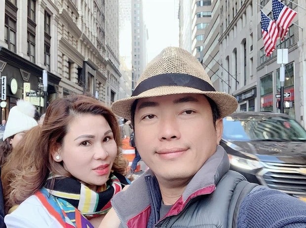 Vợ chồng Kinh Quốc giàu có, khi sở hữu khối bất động sản lớn, thường xuyên đi du lịch đắt đỏ. Ảnh: FB Vợ chồng Kinh Quốc giàu có, khi sở hữu khối bất động sản lớn, thường xuyên đi du lịch đắt đỏ. Ảnh: FB