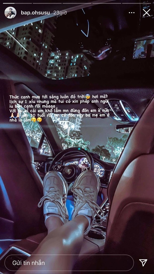 Cô nàng năn nỉ mọi người đừng đồn mình ế khi check-in trong xe sang. ảnh: Insta Cô nàng năn nỉ mọi người đừng đồn mình ế khi check-in trong xe sang. ảnh: Insta