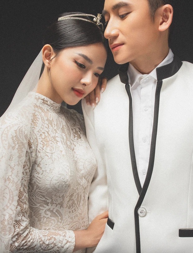 Sau hôn lễ, vợ chồng Phan Mạnh Quỳnh tung bộ ảnh cưới cực phẩm: Cô dâu lộ đường cong hút mắt, góc nghiêng 'thần thánh' khó ai sánh bằng - Ảnh 2 Sau hôn lễ, vợ chồng Phan Mạnh Quỳnh tung bộ ảnh cưới cực phẩm: Cô dâu lộ đường cong hút mắt, góc nghiêng 'thần thánh' khó ai sánh bằng - Ảnh 2