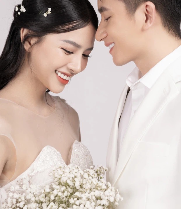 Cô dâu chú rể đều có góc nghiêng 'thần thánh'. Ảnh: FBNV Cô dâu chú rể đều có góc nghiêng 'thần thánh'. Ảnh: FBNV