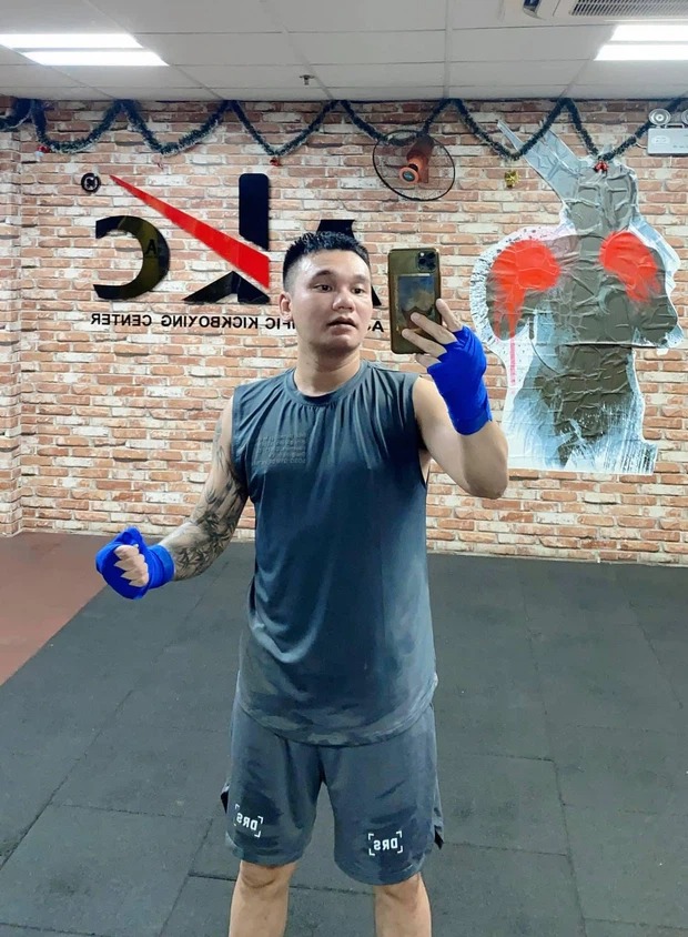 Khắc Việt là người chăm chỉ luyện tập thể thao. Ảnh: FB Khắc Việt là người chăm chỉ luyện tập thể thao. Ảnh: FB