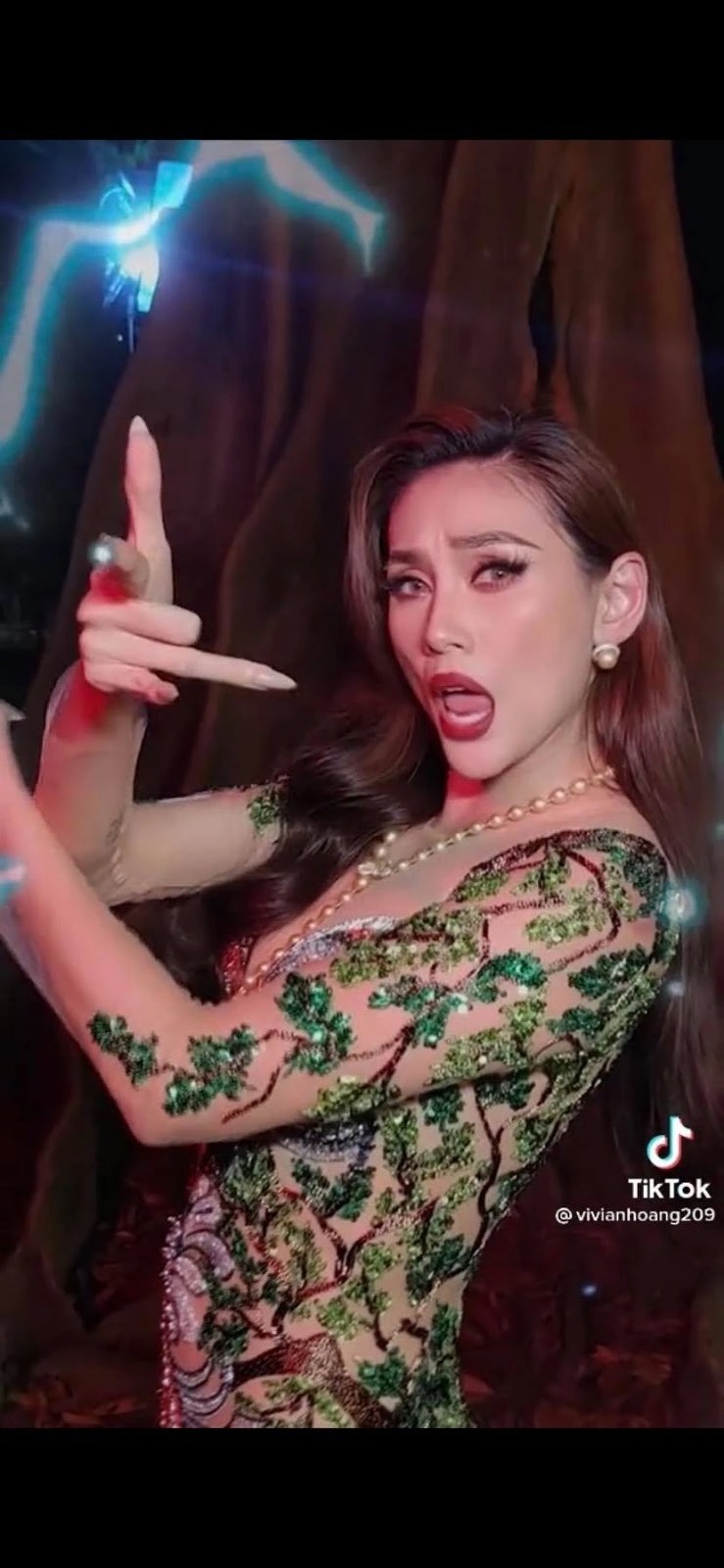 Võ Hoàng Yến đu trend biến hình thành công. Ảnh: Chụp màn hình