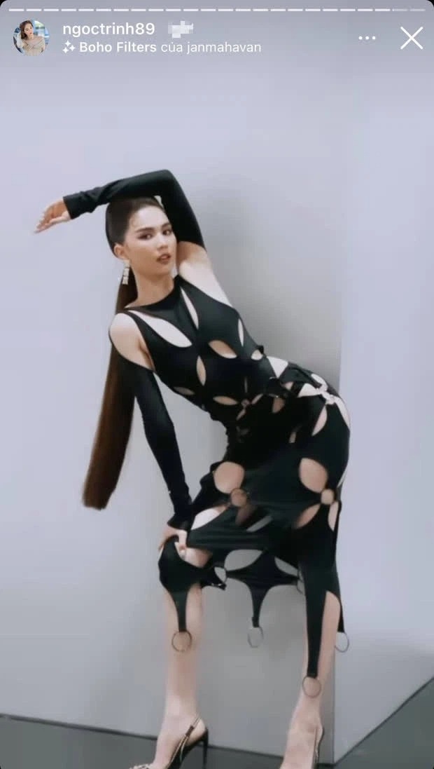 Trong khi đó, Ngọc Trinh ở nhà thoải mái đăng ảnh tạo dáng với đủ tư thế. Ảnh: instagram Trong khi đó, Ngọc Trinh ở nhà thoải mái đăng ảnh tạo dáng với đủ tư thế. Ảnh: instagram