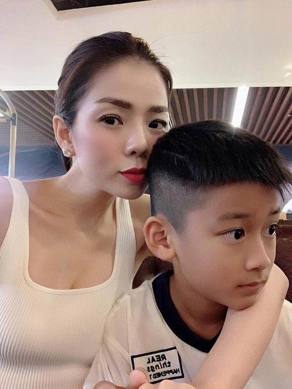 Lệ Quyên gửi bao tâm tư khi công khai diện mạo thời sơ sinh của quý tử đầu lòng - Ảnh 2