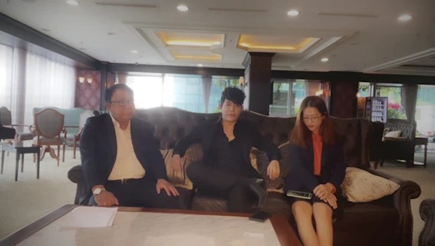 Trưa ngày 23/4, Nathan Lee đã thực hiện livestream và tuyên bố kiện Ngọc Trinh Trưa ngày 23/4, Nathan Lee đã thực hiện livestream và tuyên bố kiện Ngọc Trinh