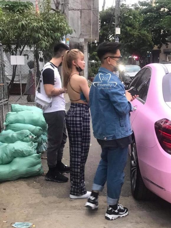 Khởi My lộ khuyết điểm khi lên đồ không phù hợp. Ảnh: Internet Khởi My lộ khuyết điểm khi lên đồ không phù hợp. Ảnh: Internet