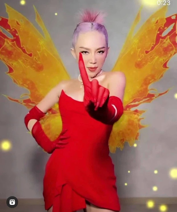 Nữ ca sĩ vẫn có màn biến hình cực ấn tượng với trào lưu đang hot. Ảnh: instgaram Nữ ca sĩ vẫn có màn biến hình cực ấn tượng với trào lưu đang hot. Ảnh: instgaram