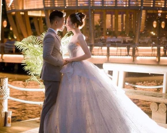 Thu Hương và ông xã vô cùng nổi bật trong loạt hình cưới mới được 10x tung ra. Ảnh: FBNV Thu Hương và ông xã vô cùng nổi bật trong loạt hình cưới mới được 10x tung ra. Ảnh: FBNV