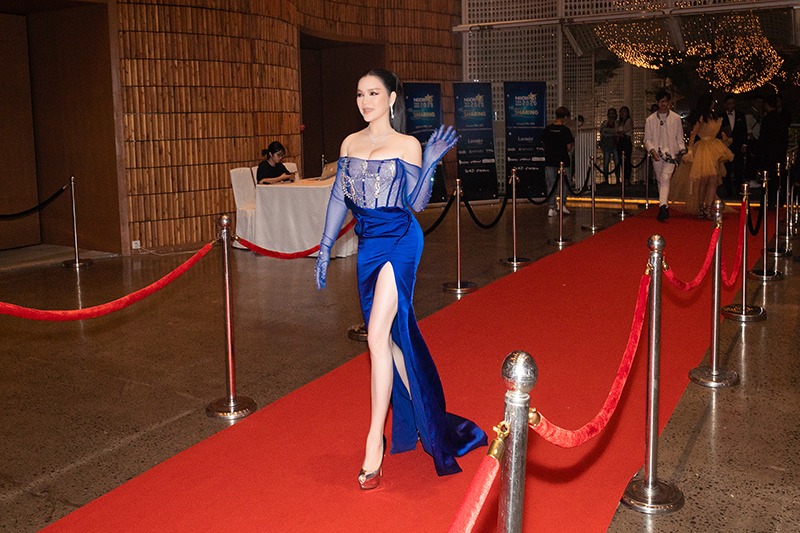 'Ống kính người qua đường' bóc trần sắc vóc ngoài đời của Lý Nhã Kỳ nhưng thần thái kiêu sa lại che mờ mọi khuyết điểm - Ảnh 2