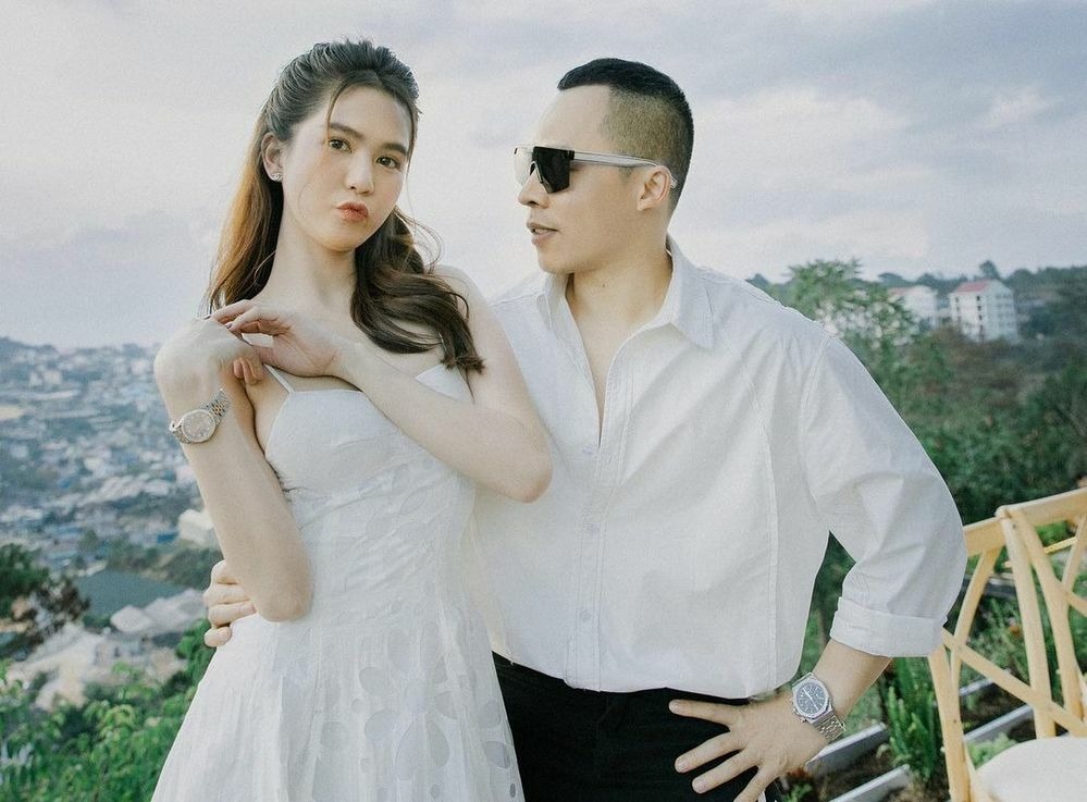 Lên đồ như cô dâu - chú rể, Vũ Khắc Tiệp và Ngọc Trinh tạo dáng ở Đà Lạt. Ảnh: Instagram