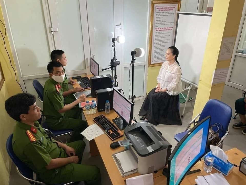 Mẹ chồng 'gắt' nhất màn ảnh Việt đi làm CCCD được dân tình tấm tắc ngợi khen vì quá trẻ và thân thiện - Ảnh 1