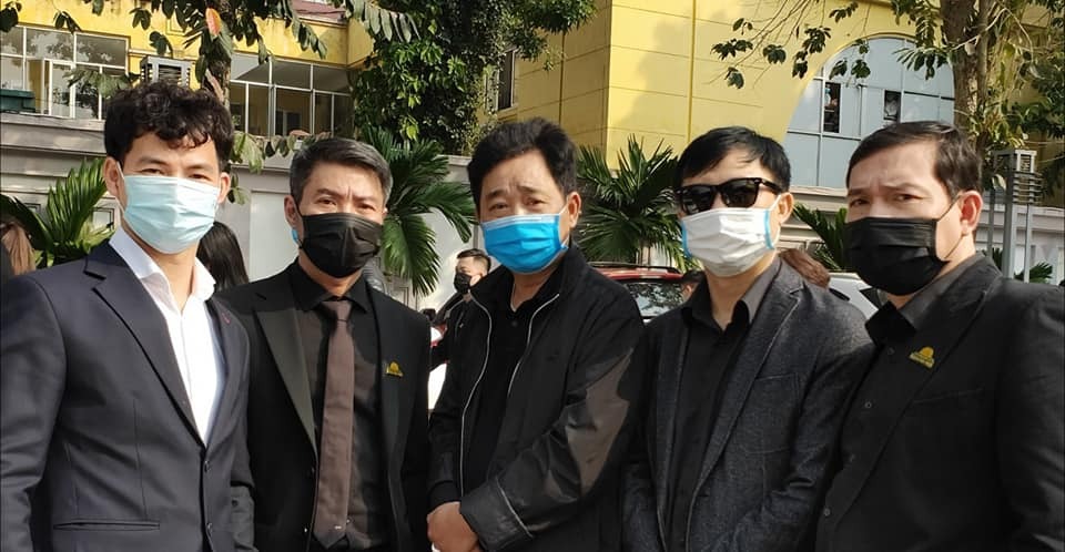 Đăng ảnh bên dàn soái ca áo đen của Táo Quân, Xuân Bắc kêu gọi phòng dịch dịp nghỉ lễ - Ảnh 1 Đăng ảnh bên dàn soái ca áo đen của Táo Quân, Xuân Bắc kêu gọi phòng dịch dịp nghỉ lễ - Ảnh 1