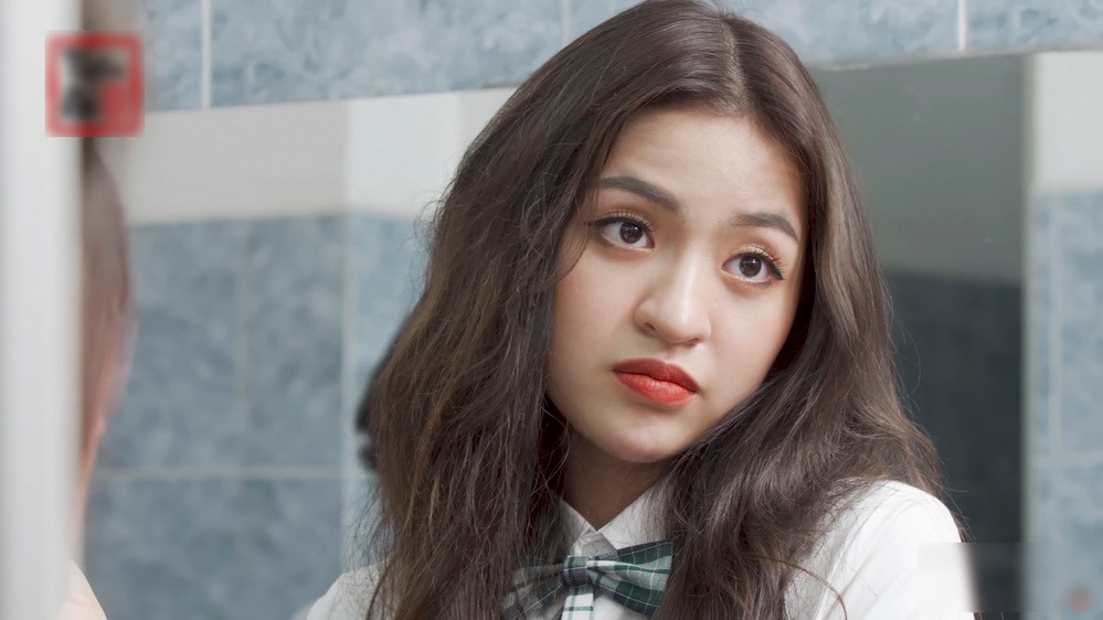 Hot girl 'trứng rán' lộ ngấn mỡ bụng mặc dù được khen ngợi về nhan sắc với lần 2 tái xuất màn ảnh - Ảnh 1