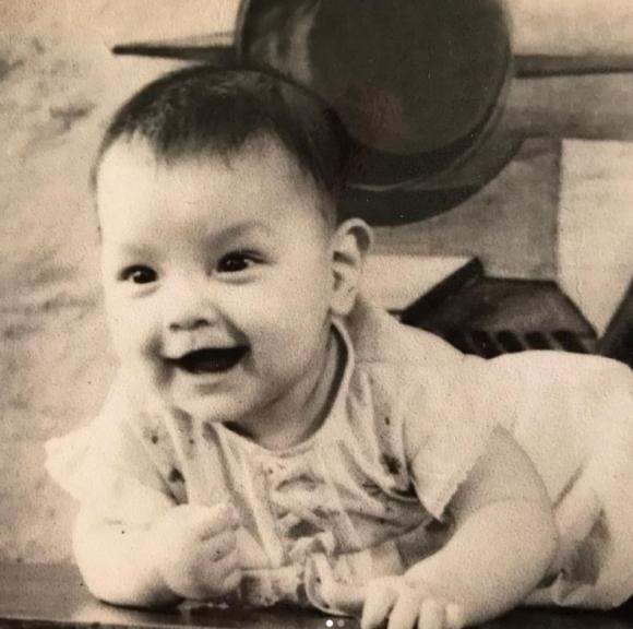 Bé Lisa ở thời điểm hiện tại rất giống Hồ Ngọc Hà khi 6 tháng tuổi. Ảnh: FBNV