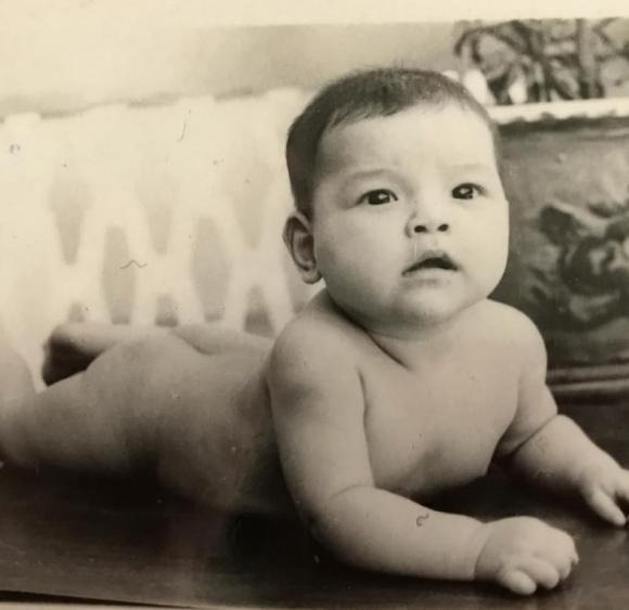 Ở một góc chụp hình khác, bé Leon lại giống Hồ Ngọc Hà hơn cả. Ảnh: FBNV