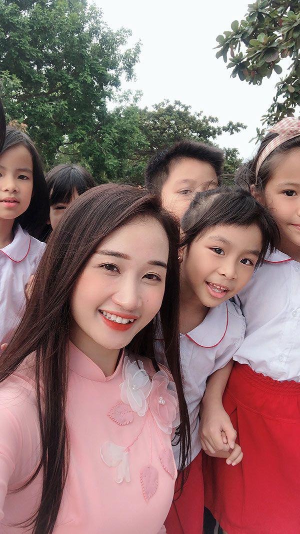 Cô giáo Tiểu học gây thương nhớ khi đi làm CCCD: Từng là hoa khôi, ảnh sắc vóc ngoài đời đầy mướt mắt - Ảnh 4