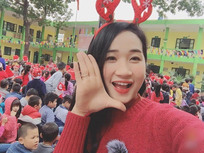 Cô giáo Tiểu học gây thương nhớ khi đi làm CCCD: Từng là hoa khôi, ảnh sắc vóc ngoài đời đầy mướt mắt - Ảnh 2