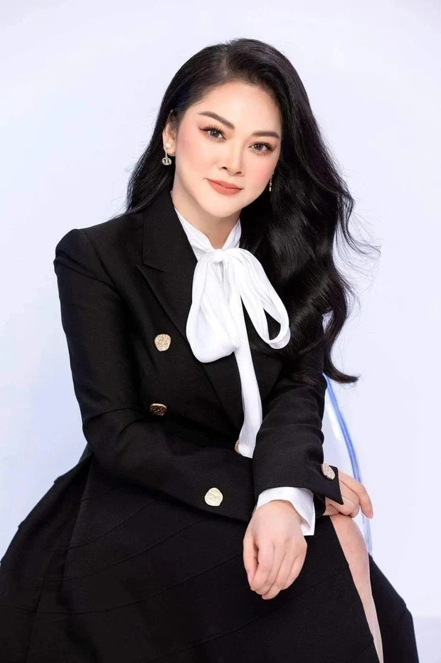 Hình ảnh tựa gái đôi mươi gây xôn xao của Như Quỳnh những ngày qua. Ảnh: FB Hình ảnh tựa gái đôi mươi gây xôn xao của Như Quỳnh những ngày qua. Ảnh: FB