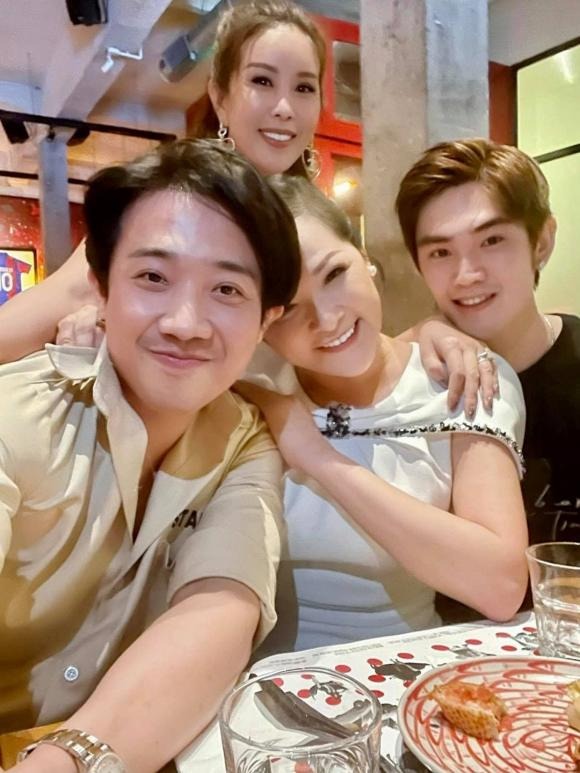 Như Quỳnh trẻ trung cứ ngỡ trạc tuổi đàn em. Ảnh: FB Như Quỳnh trẻ trung cứ ngỡ trạc tuổi đàn em. Ảnh: FB