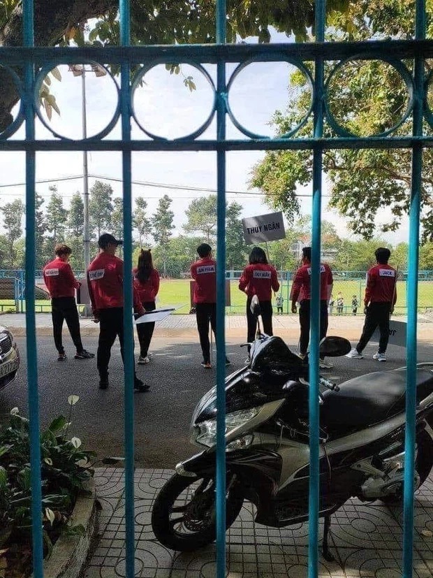 Jack cùng đồng đội đứng ở ngoài cùng bên phải. Ảnh: Internet