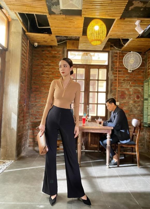 Mẹ bé Cami trong 'Hướng dương ngược nắng' hóa ra là diễn viên quen mặt, ngoài đời xinh đẹp hết nấc và cùng cảnh ngộ với Lương Thu Trang - Ảnh 1 Mẹ bé Cami trong 'Hướng dương ngược nắng' hóa ra là diễn viên quen mặt, ngoài đời xinh đẹp hết nấc và cùng cảnh ngộ với Lương Thu Trang - Ảnh 1