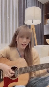 Thiều Bảo Trâm mới đây đã đăng tải bản cover của ca khúc mới Love Roise. Ảnh: FBNV Thiều Bảo Trâm mới đây đã đăng tải bản cover của ca khúc mới Love Roise. Ảnh: FBNV