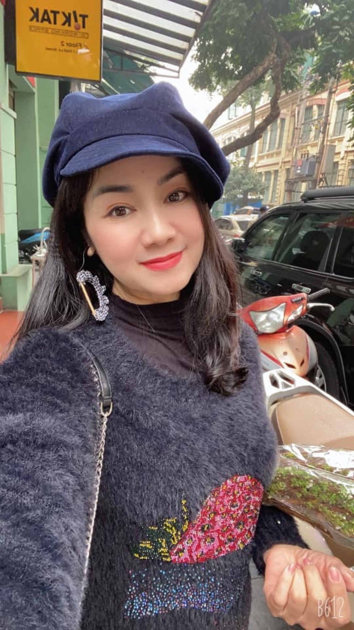 'Mẹ' của Hồng Diễm U50 vẫn đẹp bất chấp dù chung khung hình với cả dàn mỹ nhân Nhã Phương, Thụy Vân - Ảnh 1