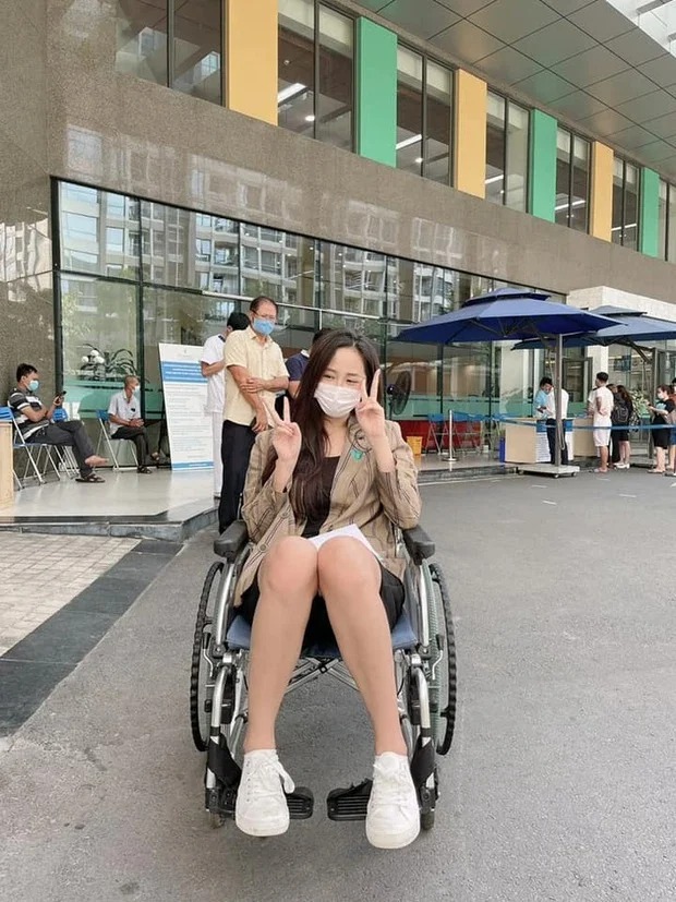 Tin sao Việt hot 5/11: Mai Phương Thúy ngồi xe lăn, Lý Nhã Kỳ làm sáng tỏ con người thật của Nathan Lee - Ảnh 1 Tin sao Việt hot 5/11: Mai Phương Thúy ngồi xe lăn, Lý Nhã Kỳ làm sáng tỏ con người thật của Nathan Lee - Ảnh 1
