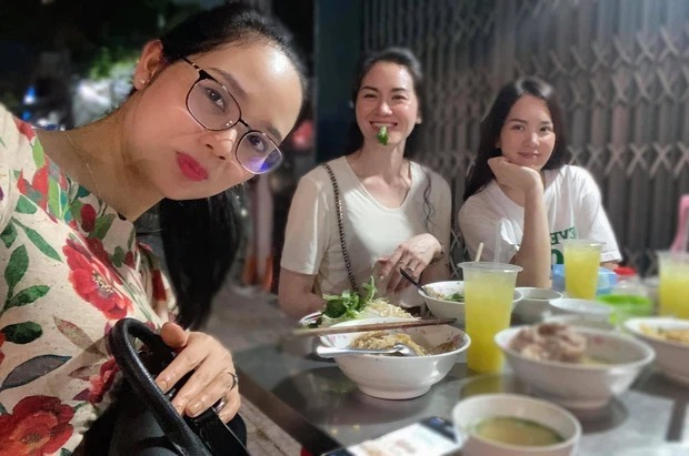 Cả 3 mới có cuộc gặp gỡ vỉa hè khiến bao người ngưỡng mộ. Ảnh: FBNV