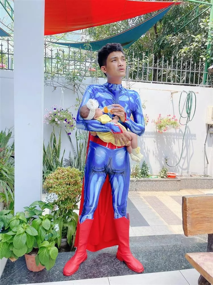 Màn cosplay mới nhất, đầy hài hước của Mạc Văn Khoa. Ảnh: FBNV Màn cosplay mới nhất, đầy hài hước của Mạc Văn Khoa. Ảnh: FBNV