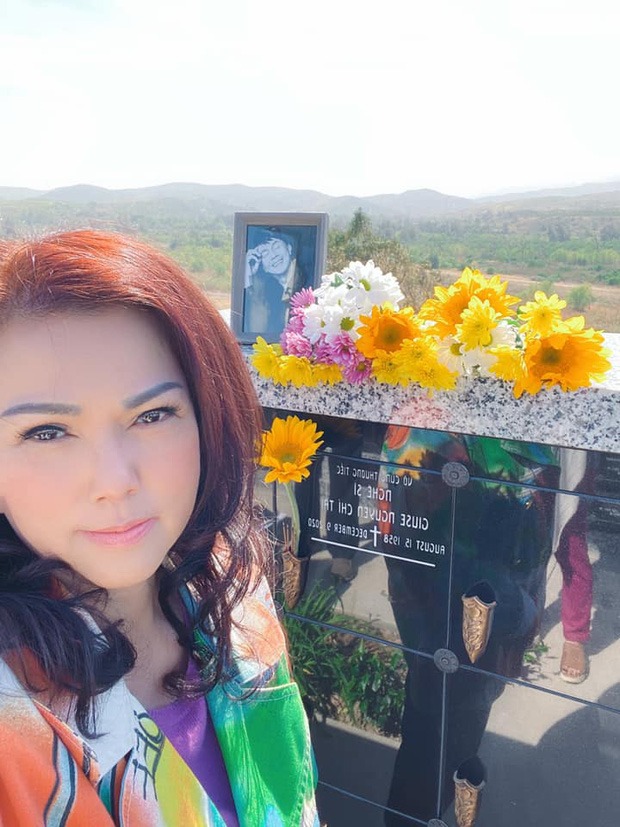 Ca sĩ Phương Loan thường xuyên ghé thăm mộ chồng. Ảnh: FBNV Ca sĩ Phương Loan thường xuyên ghé thăm mộ chồng. Ảnh: FBNV
