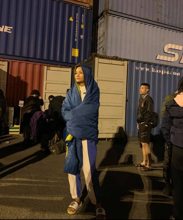 H'Hen Niê lộ loạt hình ảnh tiều tụy, hốc hác khiến khán giả không khỏi lo lắng - Ảnh 2