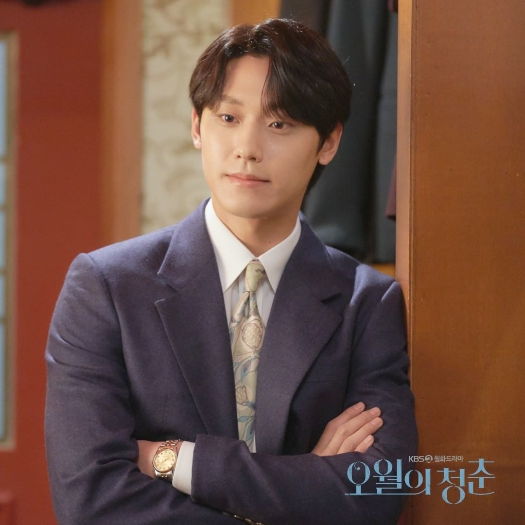 Visual không phải dạng vừa của 'trai ngoan' Lee Do Hyun từ màn ảnh nhỏ ra đến đời thường  - Ảnh 1