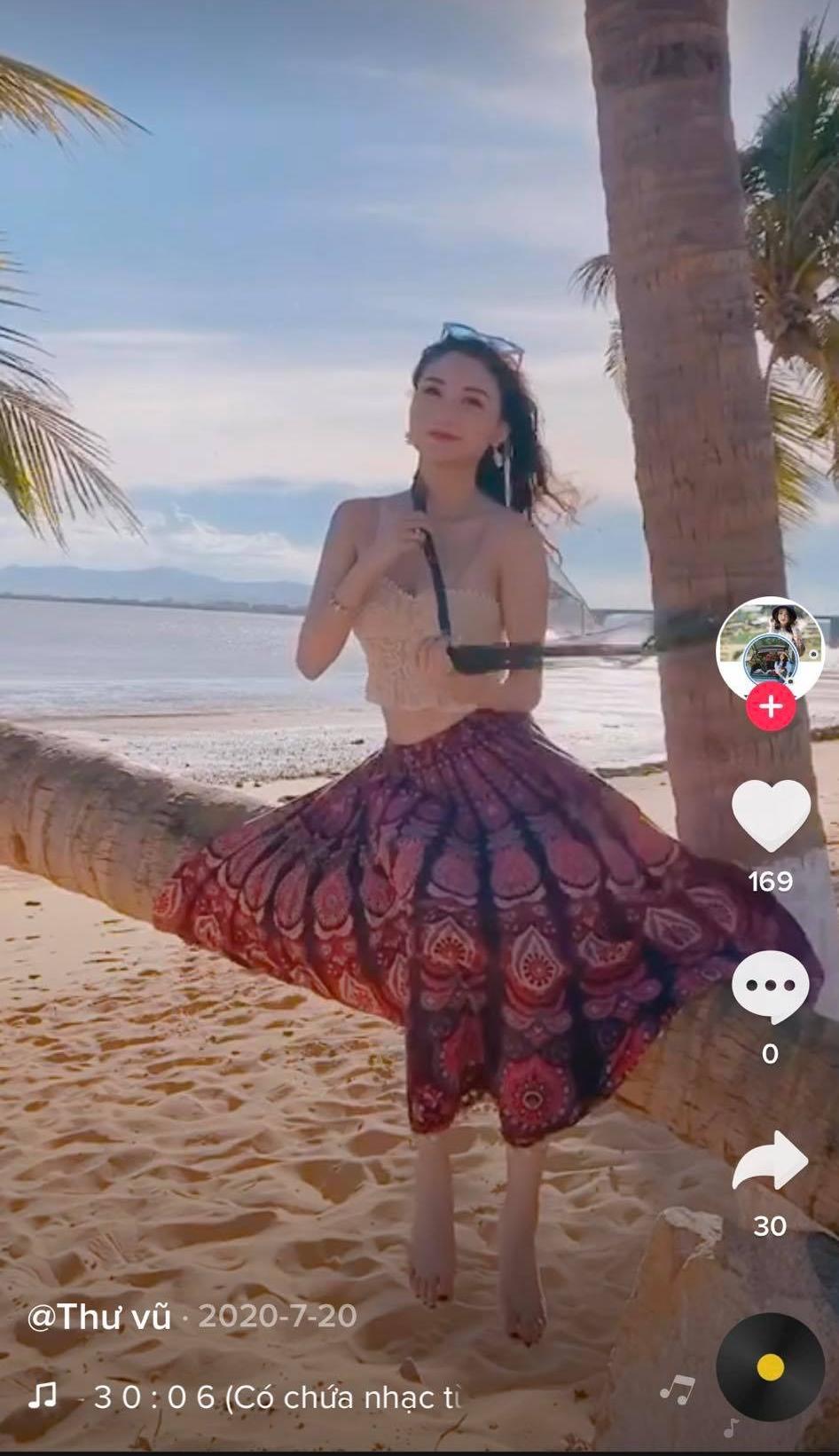 Diễn viên Anh Thư vướng ồn ào có đam mê đi du lịch biển, xài đồ hiệu, tiền đô đếm mỏi tay - Ảnh 4