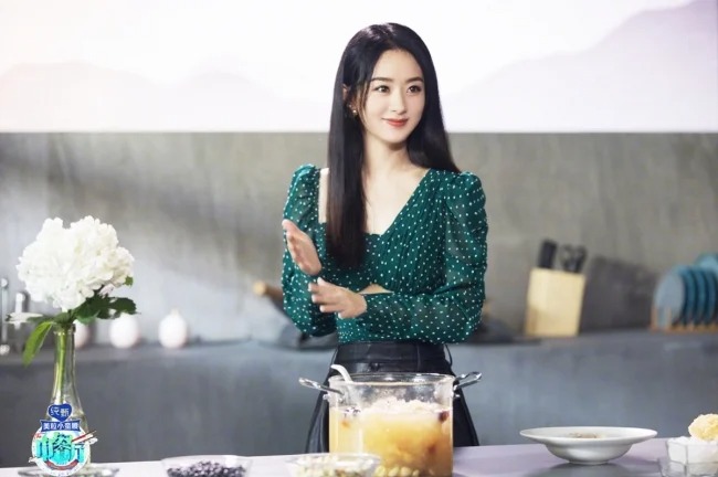 Thần sắc của Triệu Lệ Dĩnh xinh đẹp, tươi tắn hơn xưa. Ảnh: Internet Thần sắc của Triệu Lệ Dĩnh xinh đẹp, tươi tắn hơn xưa. Ảnh: Internet