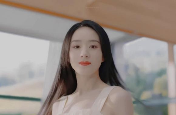 Triệu Lệ Dĩnh xuất hiện như tượng sáp với gương mặt cứng đơ khiến dân tình bật ngửa - Ảnh 1 Triệu Lệ Dĩnh xuất hiện như tượng sáp với gương mặt cứng đơ khiến dân tình bật ngửa - Ảnh 1