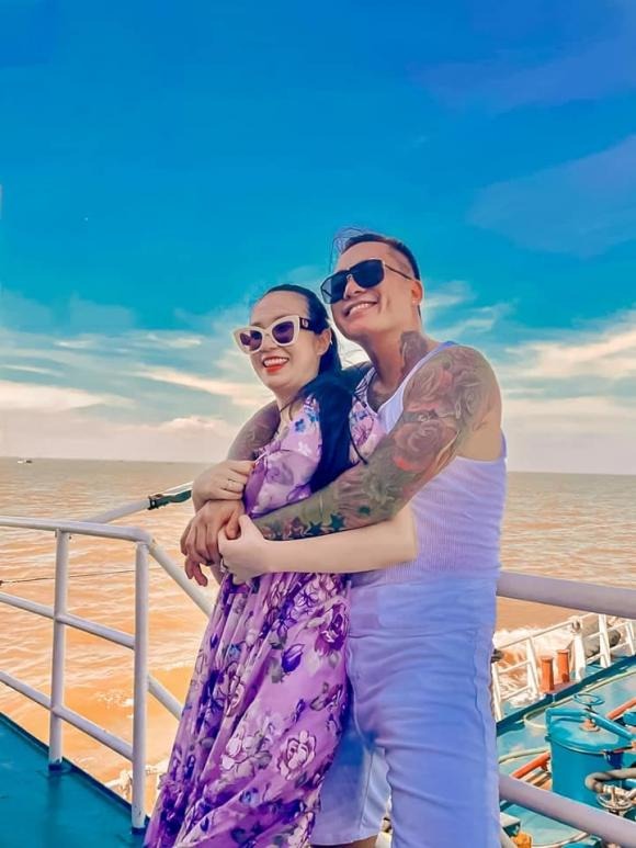 Sự thật đằng sau loạt hình ảnh vòng quanh thế giới giữa mùa dịch của vợ chồng Tuấn Hưng 2 Sự thật đằng sau loạt hình ảnh vòng quanh thế giới giữa mùa dịch của vợ chồng Tuấn Hưng 2