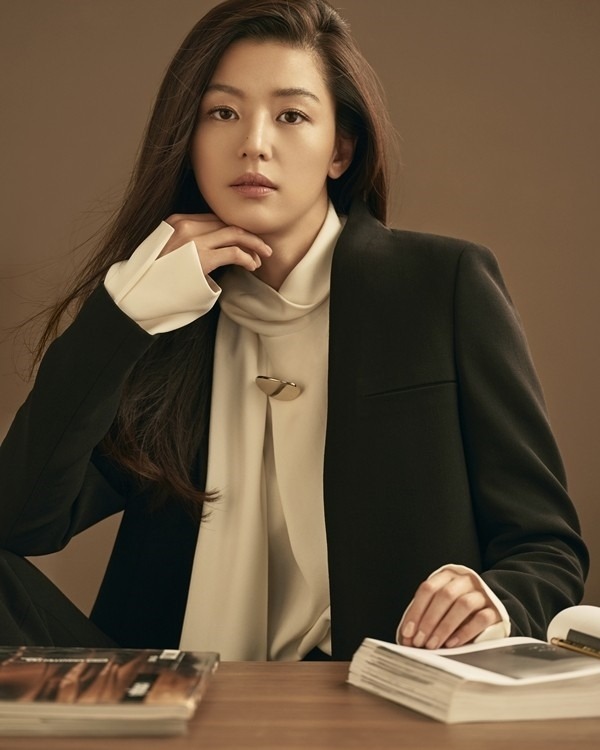 'Mợ chảnh' Jeon Ji Hyun chính thức lên tiếng về nghi vấn ly hôn chồng đại gia vì sự xuất hiện của 'tiểu tam' 2 'Mợ chảnh' Jeon Ji Hyun chính thức lên tiếng về nghi vấn ly hôn chồng đại gia vì sự xuất hiện của 'tiểu tam' 2