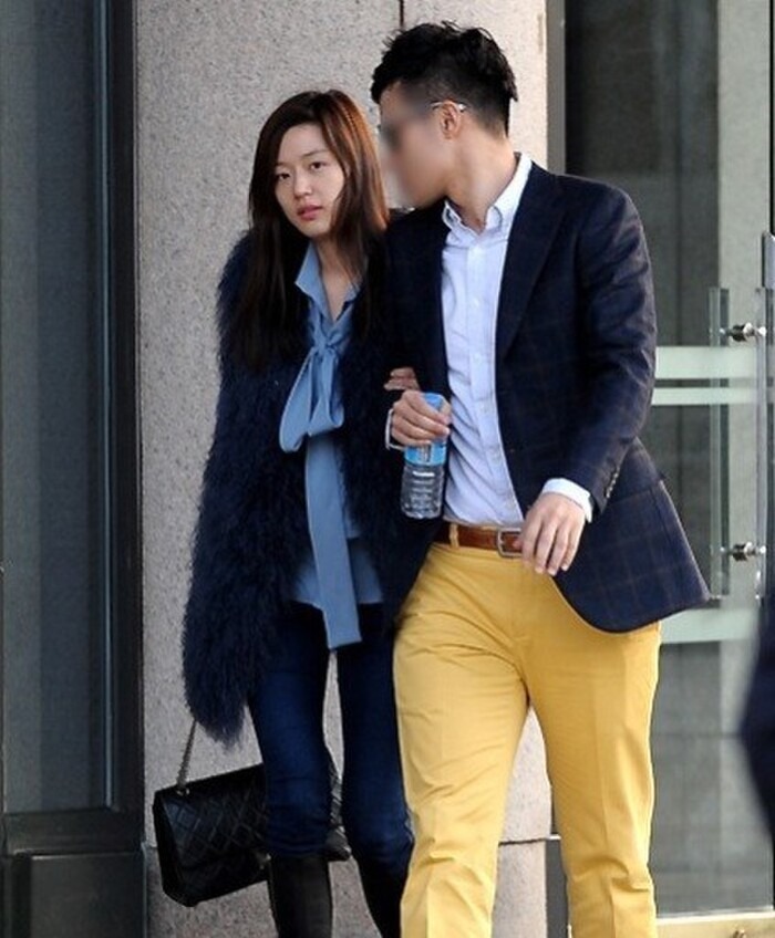 'Mợ chảnh' Jeon Ji Hyun chính thức lên tiếng về nghi vấn ly hôn chồng đại gia vì sự xuất hiện của 'tiểu tam' 1 'Mợ chảnh' Jeon Ji Hyun chính thức lên tiếng về nghi vấn ly hôn chồng đại gia vì sự xuất hiện của 'tiểu tam' 1