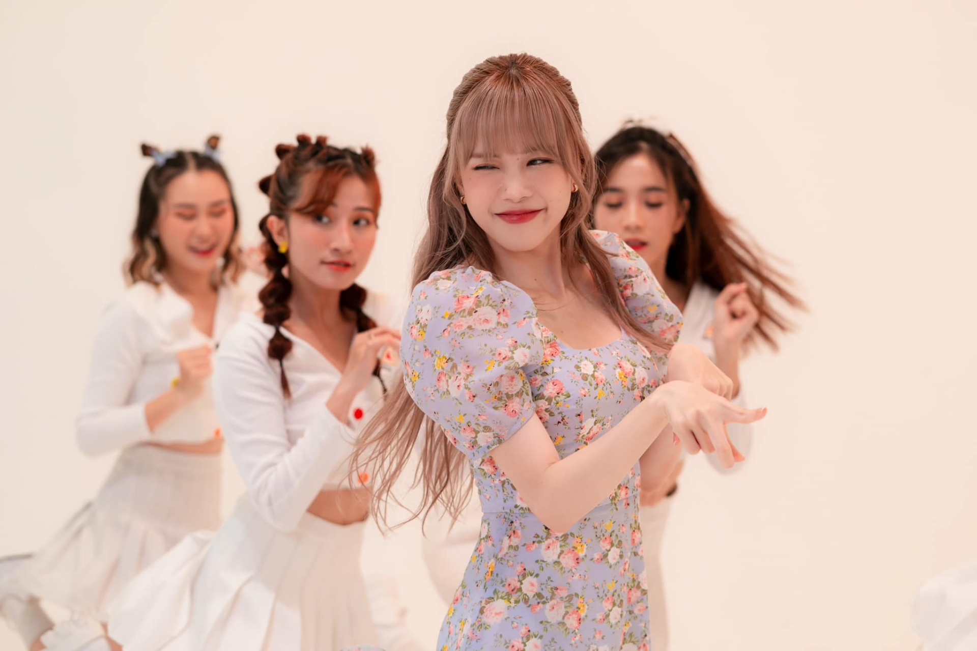 Thiều Bảo Trâm hiện diện tích cực hậu ồn ào tình ái với Sơn Tùng. Ảnh: FBNV Thiều Bảo Trâm hiện diện tích cực hậu ồn ào tình ái với Sơn Tùng. Ảnh: FBNV