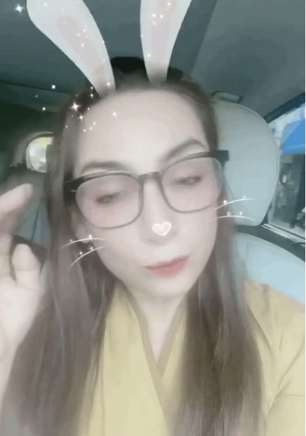 Tin sao Việt 14/6: Phi Nhung 'cưa sừng làm nghé' lộ diện giữa ồn ào, Thiều Bảo Trâm lột đồ khoe dáng - Ảnh 1 Tin sao Việt 14/6: Phi Nhung 'cưa sừng làm nghé' lộ diện giữa ồn ào, Thiều Bảo Trâm lột đồ khoe dáng - Ảnh 1