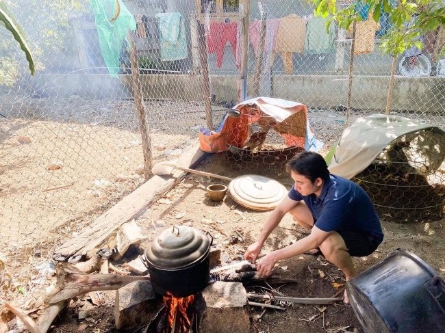 Phan Mạnh Quỳnh bị dân tình 'bóc phốt' khi công khai thể hiện tình cảm với vợ yêu 5 Phan Mạnh Quỳnh bị dân tình 'bóc phốt' khi công khai thể hiện tình cảm với vợ yêu 5