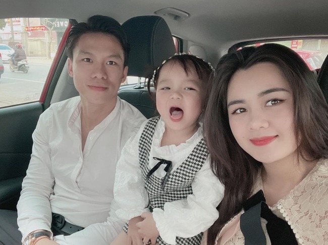 Ngỡ ngàng với diện xinh đẹp ngút trời của bà xã Quế Ngọc Hải dù đã qua 1 lần sinh nở - Ảnh 1 Ngỡ ngàng với diện xinh đẹp ngút trời của bà xã Quế Ngọc Hải dù đã qua 1 lần sinh nở - Ảnh 1