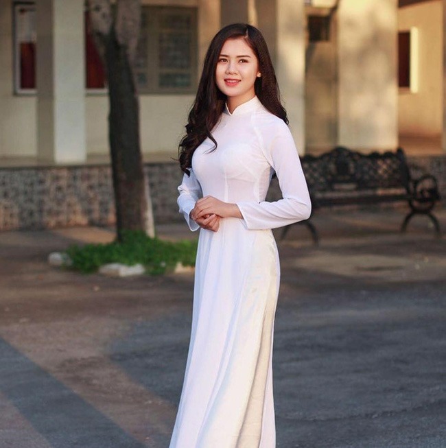 Ngỡ ngàng với diện xinh đẹp ngút trời của bà xã Quế Ngọc Hải dù đã qua 1 lần sinh nở - Ảnh 2 Ngỡ ngàng với diện xinh đẹp ngút trời của bà xã Quế Ngọc Hải dù đã qua 1 lần sinh nở - Ảnh 2