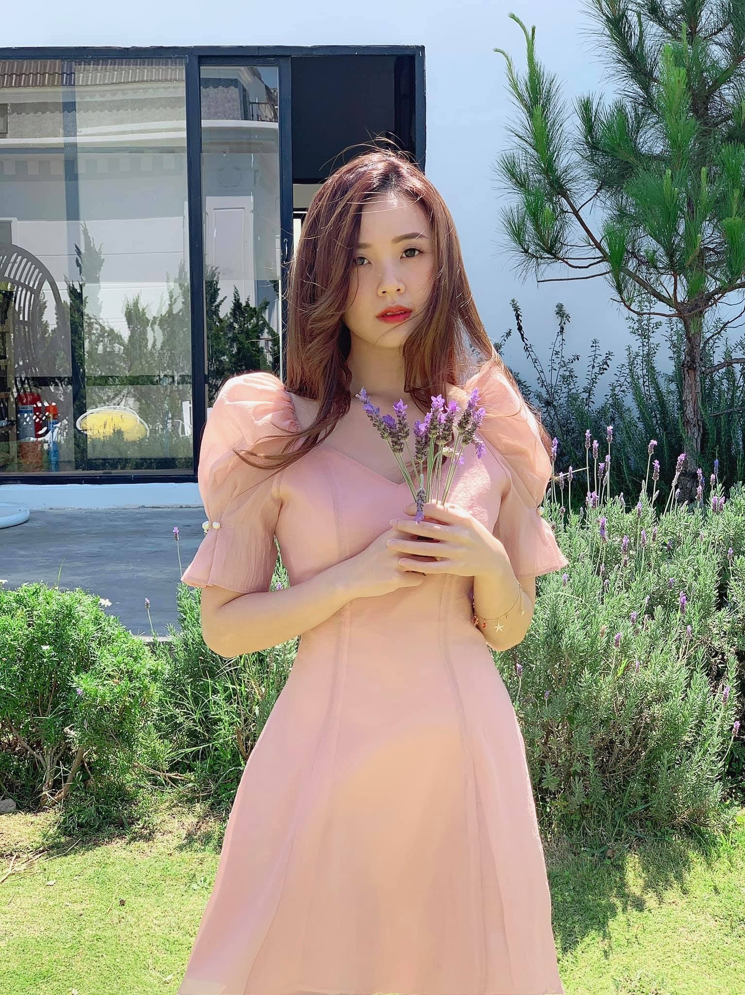Midu tung loạt ảnh hóa nàng thơ khiến Quốc Trường không kìm được mình, bật ra hành động đáng chú ý - Ảnh 4 Midu tung loạt ảnh hóa nàng thơ khiến Quốc Trường không kìm được mình, bật ra hành động đáng chú ý - Ảnh 4