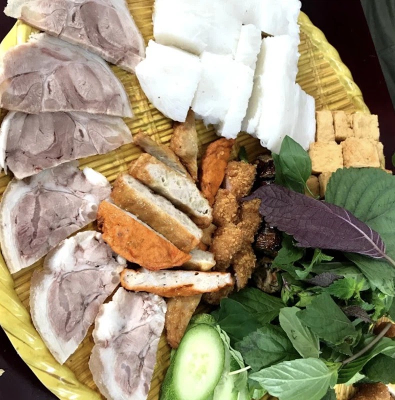 Mạc Văn Khoa bị tố bán bún đậu kém vệ sinh với mức giá cao ngất ngưởng 3 Mạc Văn Khoa bị tố bán bún đậu kém vệ sinh với mức giá cao ngất ngưởng 3