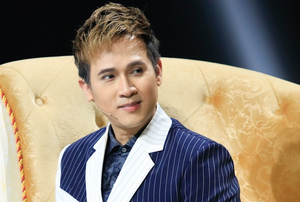 Ca sĩ Nguyên Vũ lòng đầy xót xa khi theo dõi cảnh ông Võ Hoàng Yên chữa bệnh cho trẻ nhỏ - Ảnh 2 Ca sĩ Nguyên Vũ lòng đầy xót xa khi theo dõi cảnh ông Võ Hoàng Yên chữa bệnh cho trẻ nhỏ - Ảnh 2